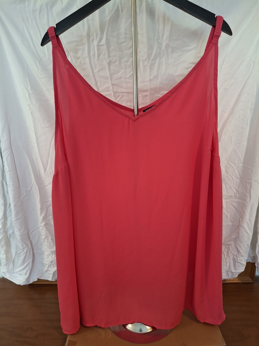 Torrid V-Neck Coral Spaghetti Strap Camisole. Size 4. Adjustable Straps